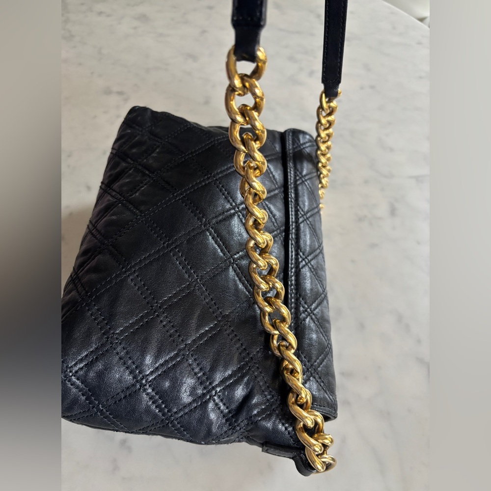 Marc Jacobs Black Quilted Shoulder Bag with Gold Chain - Picture 7 of 16